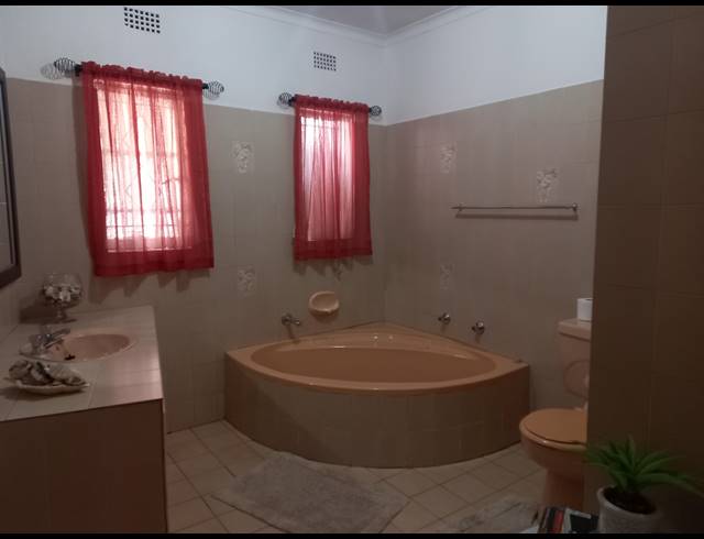 4 BEDROOM HOUSE FOR SALE IN VANDERBIJLPARK SW